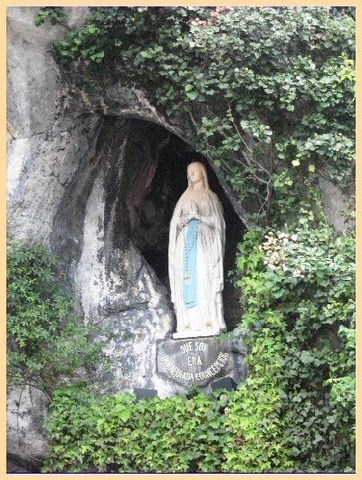 La statua della grotta